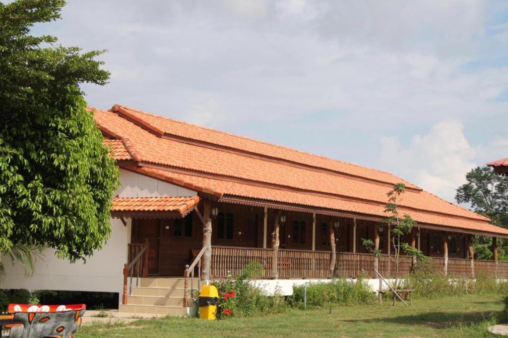 Plaifah Resort Ubon Song Khon Экстерьер фото